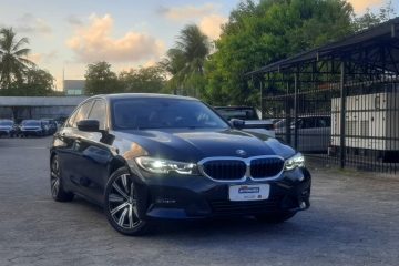320i