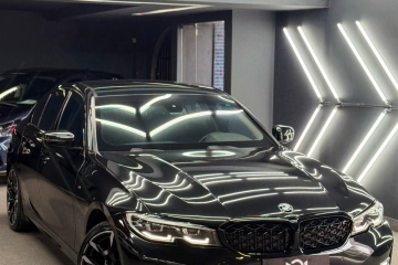 320i