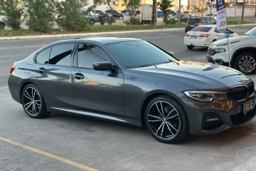 320i