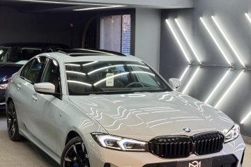 320i