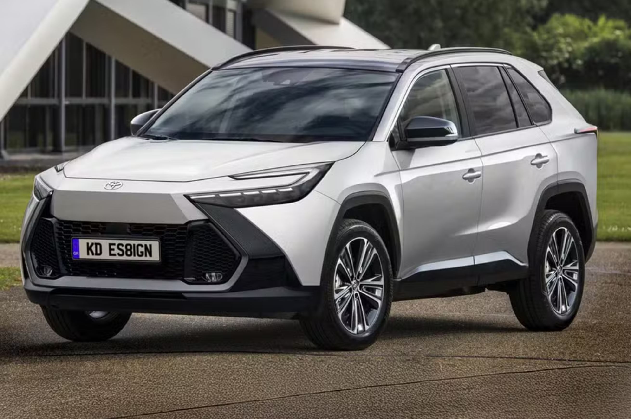Novo Toyota Corolla Cross terá versão híbrida plug-in flex no Brasil