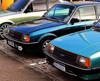 Encontro reúne carros antigos e modificados em Natal