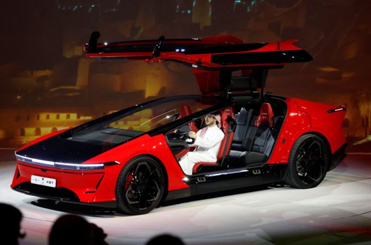 Arábia Saudita apresenta seus primeiros carros elétricos