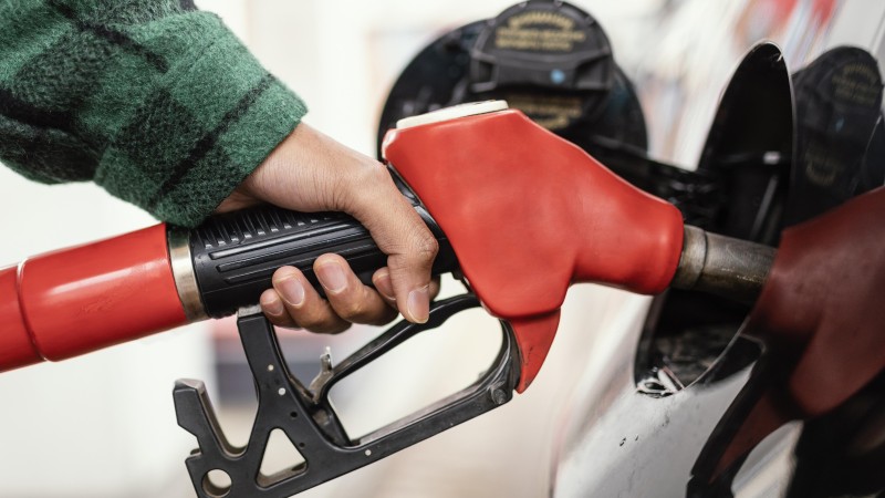Gasolina sem etanol pode chegar aos postos