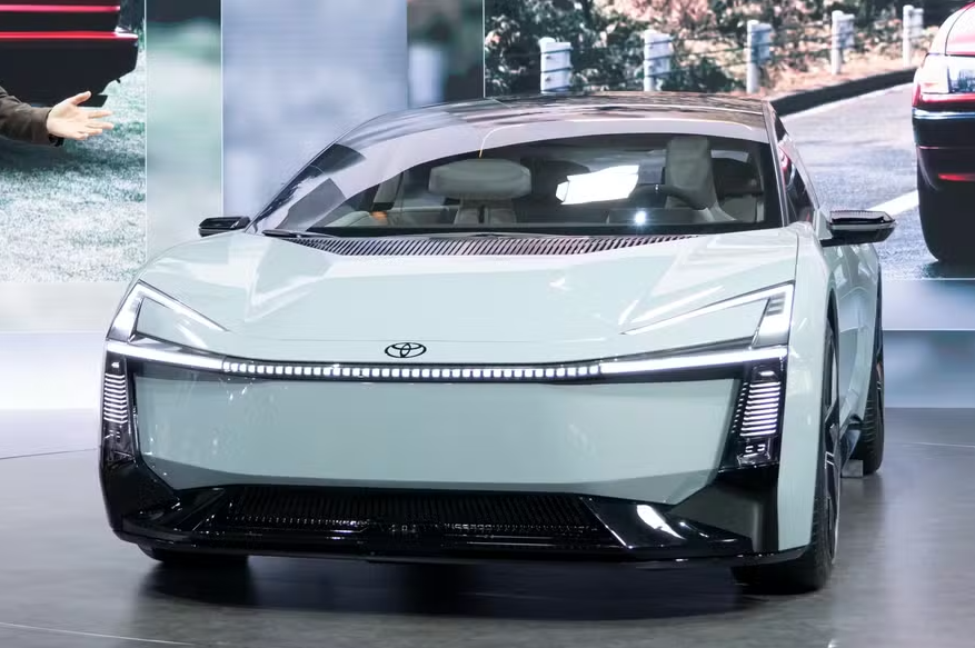 Toyota prepara Corolla elétrico com 400 km de autonomia