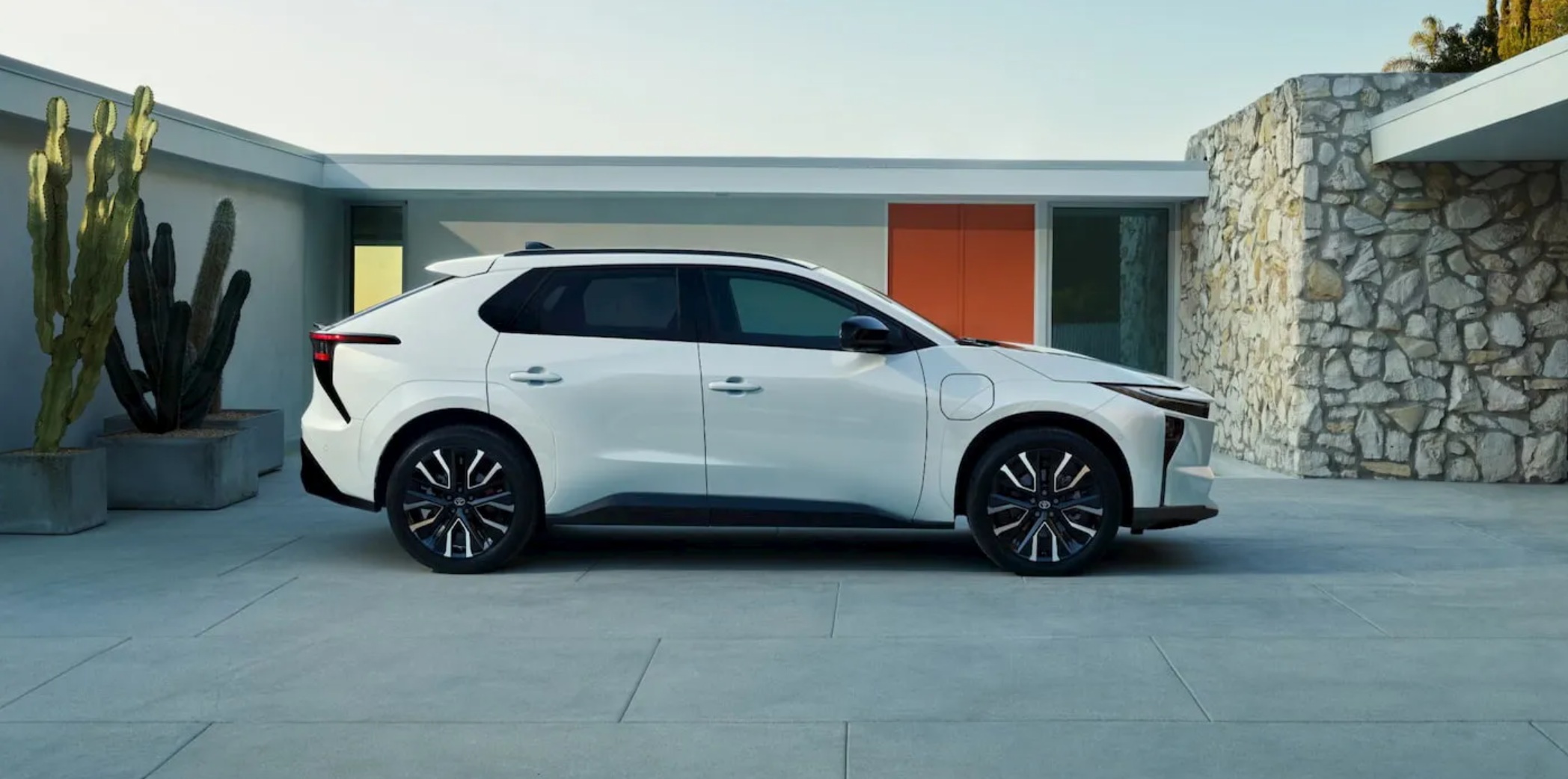 Novo SUV elétrico da Toyota surpreende e entrega mais autonomia que o esperado