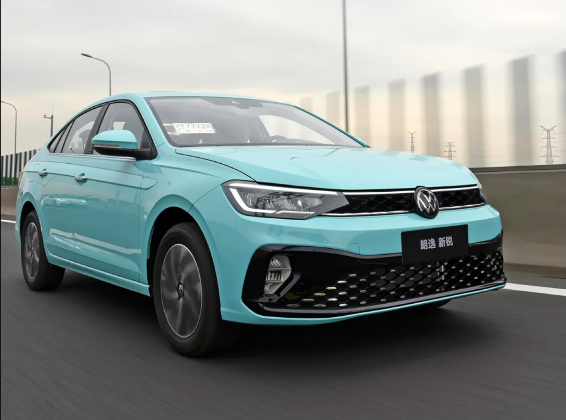 Novo sedã “irmão” do Jetta aparece no Brasil e pode mudar os planos da Volkswagen